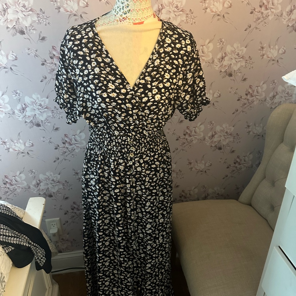 Chic Black and White Floral Maxi Dress